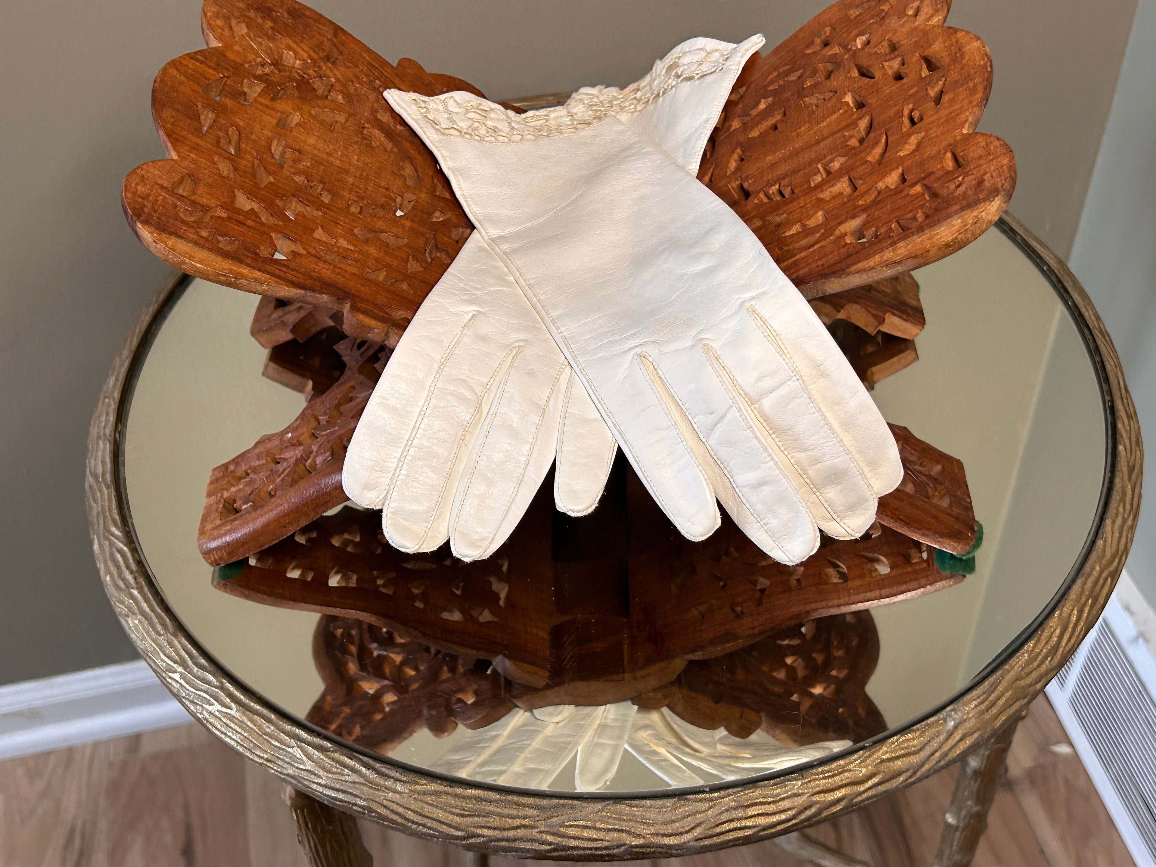 Ivory Leather Gloves with Lace Trim